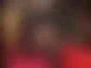 Le collant se retire pour révéler la peau nue parfaite de la maîtresse, ses longues jambes et ses pieds doux et sexy que vous pourrez adorer.