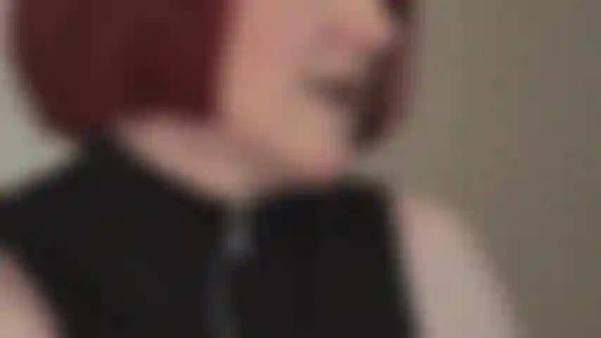 Fétichiste du latex - les gants en caoutchouc noir brillant et lisse sont votre indulgence fétichiste.