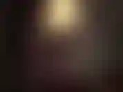 Une énorme bosse dans une jupe. Une maîtresse, vêtue de latex sexy, enfile une de ses énormes bites et ajoute une jupe pour te taquiner avec cette grosse bosse. Tu veux cette bite. Tu as besoin de cette bite. Viens la chercher.