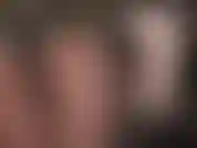 Le fantastique cul rond de maîtresse en collants marron opaques et short noir doit être adoré.