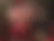 Une allumeuse de jambes enivrante - la maîtresse sait comment attirer votre attention. Ces orteils de collants brun foncé brillants... Des semelles... Une femme, des chevilles... Des mollets... Je suis une femme, des cuisses... De l'entrejambe... Lèche ton chemin vers le haut... Jusqu'à ma bite !