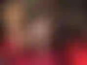 Maîtresse taquine une bite avec des talons à lanières sexy et des orteils en collants.