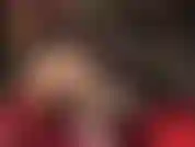 Votre déesse, vêtue de latex, d'un body en nylon et de couches de collants brillants, montre ses merveilleuses longues jambes dans des escarpins sexy à talons hauts et des bottes en cuir.