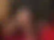 Mes jambes en collants nude brillants sont à vous pour les adorer, j'aimerais que vous puissiez vous frotter partout dessus.