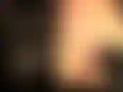 Fétichiste du pvc, taquine le décolleté, crache et strapon.