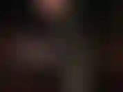 Fétichiste des pieds et de la chasteté ; ma maîtresse a la clé de ta cage à bite sur sa cheville, juste devant toi, tandis que tu adores, renifles et lèches mes pieds en bas nylon déchirés. Si seulement tu pouvais atteindre mes pieds nus…