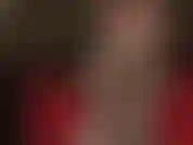 Hypnotisée, avec un visage et des pieds en nylon dans plusieurs couches de collants. Concentrée sur le mouvement du pied.