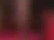 Un changement de tenue pour des collants noirs transparents et un jean blanc pour que le footboy adore les pieds en nylon doux et sexy de la maîtresse vivian qui se tortillent.