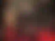 J'adore mon gros gode ceinture blanc. Une déesse du gode ceinture, portant des collants, des bottes hautes, du cuir et des gants, qui caresse et pousse sa belle bite.