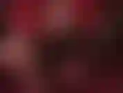 Des collants noirs extra-fins et transparents, des semelles et des orteils sur ton visage.