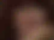 Un court gros plan sexy de mes orteils de collants qui remuent devant ton visage. Vas-y et lèche-les.