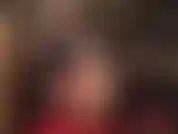 Je taquine les pieds nus - ma maîtresse sait que tu veux goûter mes semelles douces et parfaites et sucer mes orteils moites, les rendant encore plus humides pour que tu puisses glisser ta bite entre mes hautes arches.