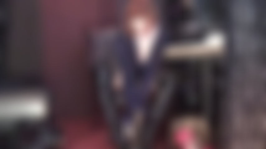 Ta petite bite est inférieure aux grosses bites noires de ta maîtresse. La grosse bite noire t'excite tellement que tu satisferas toutes les bites que je pointe du doigt, avec ta bouche grande ouverte pour encaisser les plus grosses giclées.