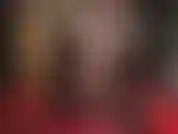 La séductrice - une lente et sensuelle allumeuse de jambes en haut en dentelle et bas noirs transparents.