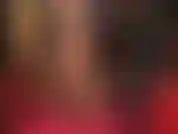 Pieds et bite – tu aimes autant les pieds de ta maîtresse que les gros godes noirs. Je me fais baiser par ta maîtresse sur la pointe des pieds, exposant ses superbes arches hautes dans des collants brillants.