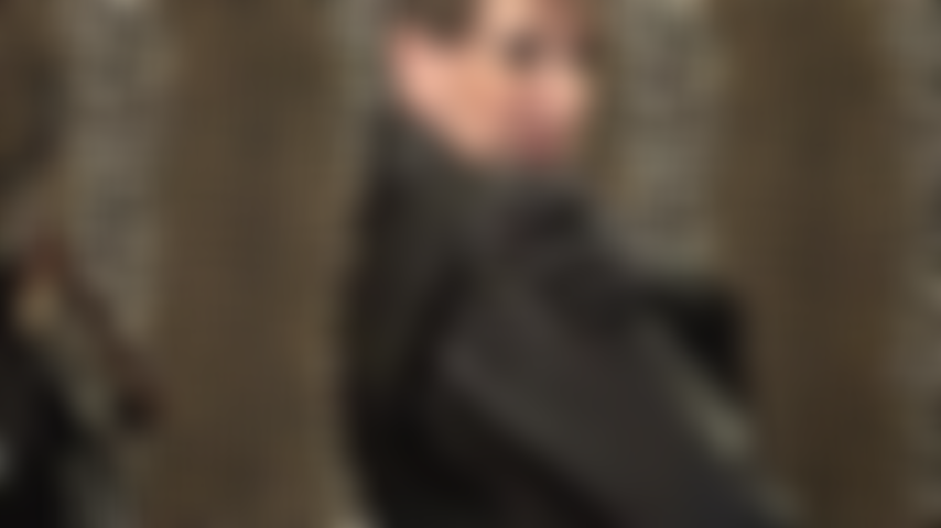 Pour mes sous-marins en cuir - j'adore de près l'un des manteaux en cuir noir magnifiquement conçus de ma maîtresse.