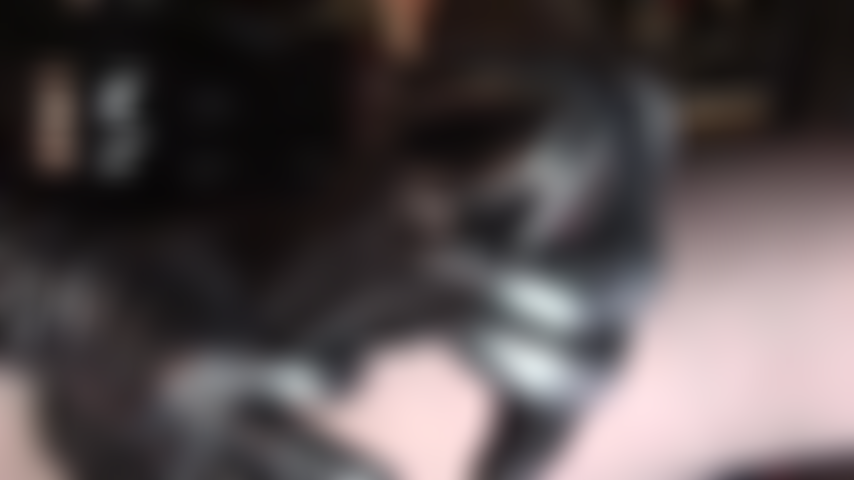 Une adoration intense pour une grosse bite noire ; maîtresse vivian vous fera baver la bouche grande ouverte tandis que vous fixerez les yeux de ce gode-ceinture monstrueux. Nettoie la salive de ma bite, aspire le sperme.