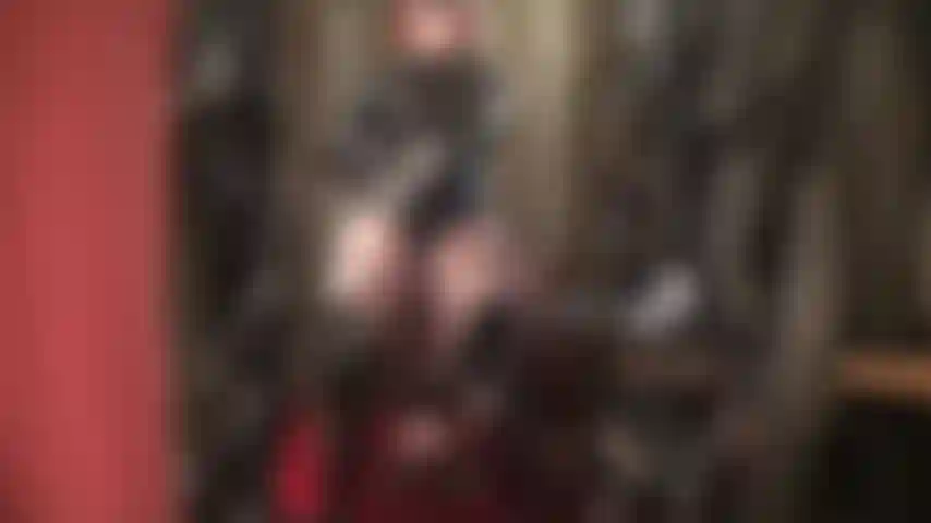 Ta maîtresse fétichiste et brillante t'attend avec une de ses grosses bites, te la branlant directement dans la bouche pendant que tu t'agenouilles devant moi. Attrape tes couilles et tire-les pour moi pendant que tu avales mon sperme.