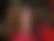 En latex sexy et serré, avec des jambes nues et sensuelles et des taquineries de pieds. Si vous aimez les pieds parfaits et les longues jambes de maîtresse vivian qui se terminent par une jupe en latex très courte. Mmmm, ceci est pour vous !