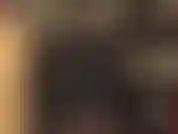 Maîtresse porte un énorme gode-ceinture noir, le fessant avec une cravache. Trouve-toi un fouet et suis-moi. Frappe cette bite pour ta déesse !