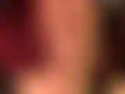 Des bas nylons nus sur les mains, je touche mon visage, je taquine avec ma langue, je lèche mes bas nylons... Tellement sexy ! N'aimeriez-vous pas être touchée par ces bas nylons doux et soyeux sur tout votre corps...