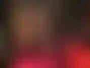 Bas résille à coutures, talons et jambes taquines.