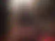 Maîtresse ne peut et ne veut cacher son énorme bite. Je te vois fixer ma grosse bite dans des jupes crayon moulantes. Adore ma grosse bite de devant et de derrière entre mes jambes.