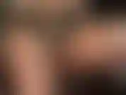 Votre fétichisme pour tout ce qui brille devient excessif avec une vue sur mon entrejambe de collants brillants et ma culotte en dentelle avec des gants en satin et des bottes en satin.