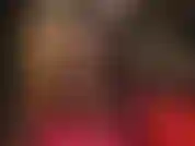 Progressez depuis mes pieds en nylon sexy dans des mules en cuir à talons hauts le long de mes longues jambes de collants, jusqu'à un joli gros strapon.