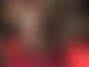 Des jambes de collants croisées sexy en couches de nylon brillant, des escarpins à bout ouvert brillants taquinant votre bite avec des jeux de chaussures et de pendants.