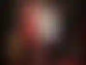 Tu ne mérites pas cette taquinerie de tétons ! Tu dois payer cher pour cette courte taquinerie très érotique. Regarde-moi me changer en un body en nylon blanc très étriqué, dévoilant mes courbes et mon décolleté transparent.