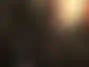 Fétichiste du latex - gants en caoutchouc noir brillant et chaud de près.