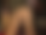 Une énorme bite de la taille d'un cheval de la bbc qui pend - oh ouais, cette énorme bite noire qui pend entre mes jambes est tellement excitante pour toi.