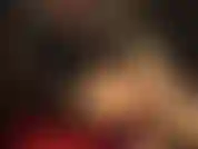 Une dominatrice en caoutchouc qui taquine les jambes - vous aimez tellement ces escarpins en cuir à lacets sexy et ces jambes de collants que vous voulez frotter votre bite partout, traite par les gants de la maîtresse.