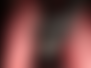Adoratrice de la bbc en collants résille rouges. Maîtresse vivian a son énorme bite noire qui pend juste devant ton visage.