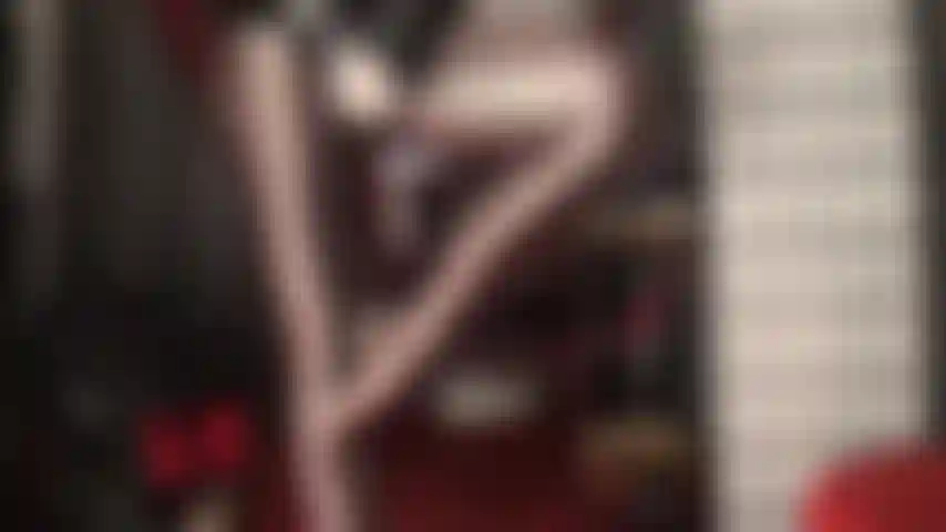 Collants spandex leohex, pvc et strapon - collants lycra marron super brillants, pvc brillant et une grosse bite pour te nourrir.