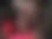 Tout ce que tu peux faire c'est me caresser, faible pour mes jambes.