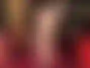 Footjob par derrière - profitez de mes pieds et de mon cul en même temps tout en taquinant un gode pieds nus.