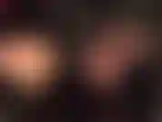 Je baise avec un gode ceinture avec une énorme bite en caoutchouc noir, vêtue d'un manteau en pvc brillant et de bottes hautes. Tu as besoin d'un bon pegging. Ta maîtresse fétichiste s'amuse tellement à enfoncer son énorme bbc dans tous tes trous.