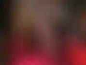 Les longues jambes parfaites de ma maîtresse enveloppées dans des bas soyeux en dentelle noire transparente, les orteils en nylon caressant lentement la jambe. Une vision hautement érotique dont on ne se lasse pas.