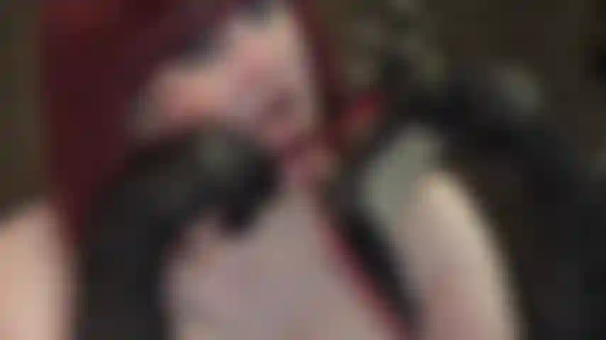 J'adore les talons hauts - la maîtresse sait à quel point vous voulez sentir et goûter ses talons aiguilles usés, inhaler son parfum de pied enivrant pendant que vous vous touchez...