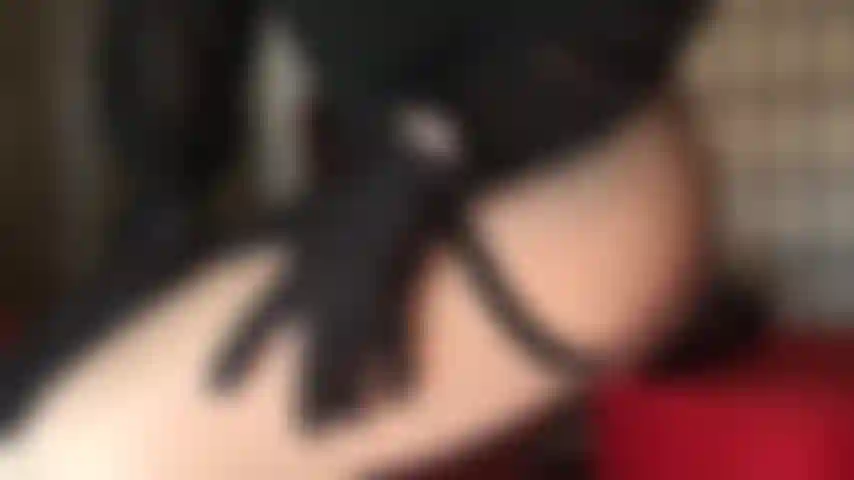 Les plus jolis bas à coutures ivoire et jarretières sur les bas.