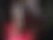 Un énorme gode ceinture noir et un fétichiste des pieds en collants blancs brillants. Tu aimes les pieds et les grosses bites. Ma maîtresse te fait une bonne fellation pendant que tu adores mes pieds en nylon.