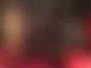 Je rends ta bite d'esclave recouverte de nylon folle avec des couches de collants et des jambes en bas.