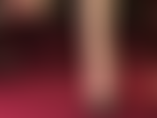 Fétichiste des pieds - talons slingback pendants avec pieds nus.