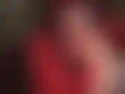 Lèche mes pieds nus pour les nettoyer, esclave !