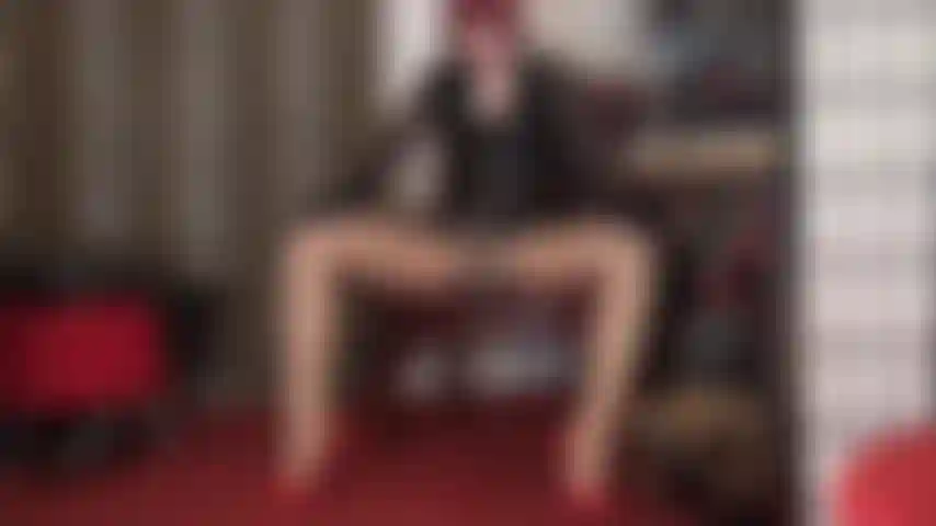 Vous avez toujours désiré vous faire enculer par un gode ceinture recouvert de nylon, mieux encore un pied en collant.