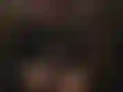 Assieds-toi sur ma grosse bite. Le gode ceinture de jeff stryker est un favori et je sais juste où je veux décharger mon sperme... Au fond de ta chatte de sissy. Assieds-toi, ma petite salope.