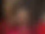 Très brillante, avec des couches de collants brillants et de hautes mules en cuir étriquées pour pendre.