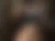 Des talons compensés extrêmement hauts. Vous aimeriez sentir ce talon aiguille extra-long et brillant remplir vos orifices.